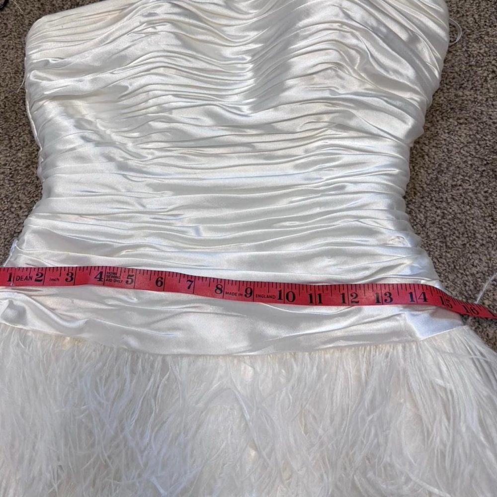 ❌SOLD❌ Le Chateau Vintage White Feather Strapless Mini Dress - Picture 5 of 6